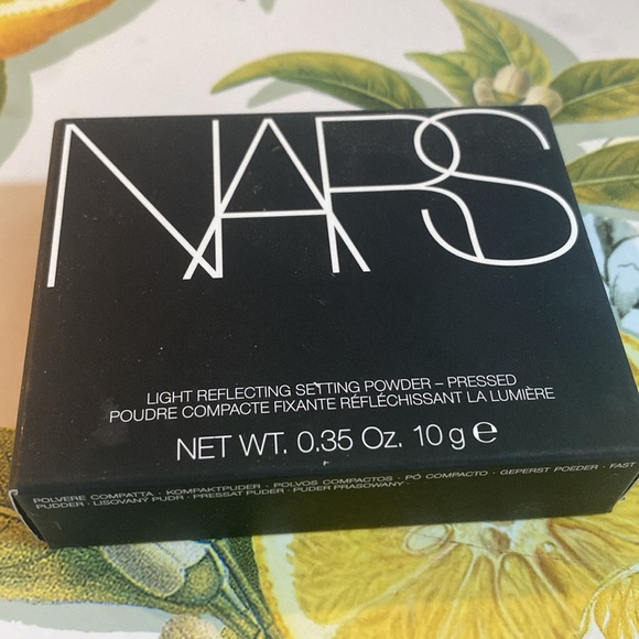 Nars Light Reflecting Setting Powder - Picture 9 of 9